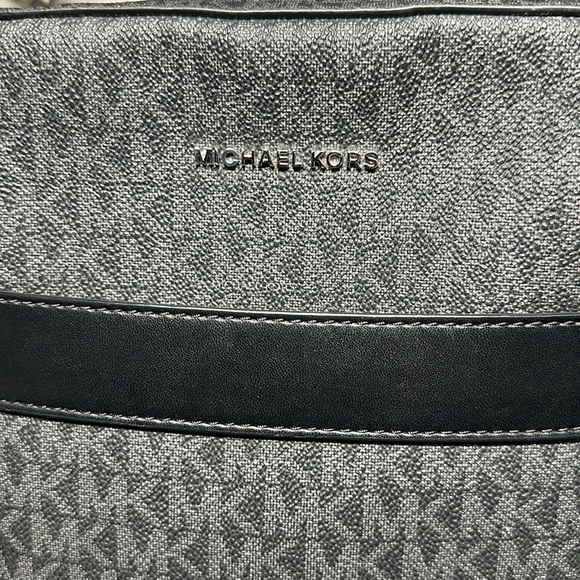 Micheal Kors Men’s Crossbody Medium Leather Monogram Cooper Flight Bag (Black) - Picture 2 of 8